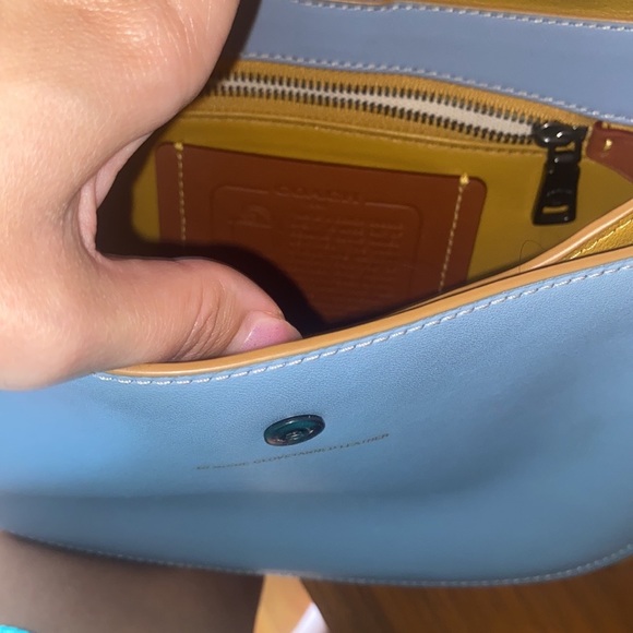 Blue leather Coach crossbody/shoulder bag! - Picture 3 of 6